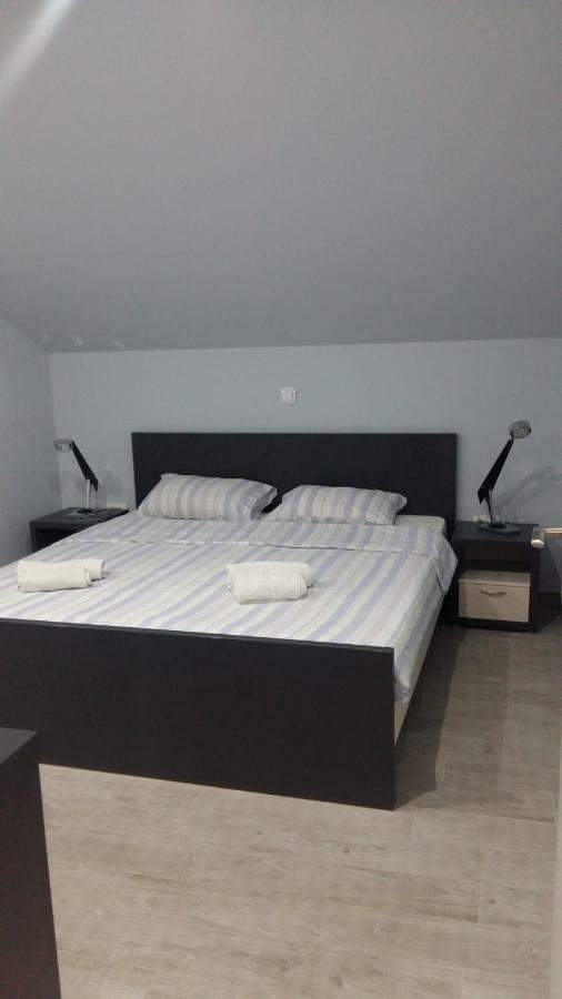 Apartments Sovran Vila Marija Prcanj Exterior photo