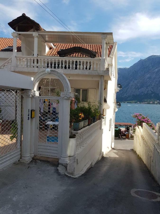 Apartments Sovran Vila Marija Prcanj Exterior photo